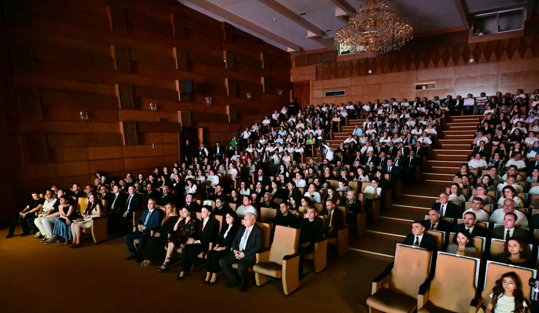 Heydər Əliyev Fondunun vitse-prezidenti Leyla Əliyeva “Onlardan biri: Emil” adlı anım tədbirində iştirak edib (FOTO)