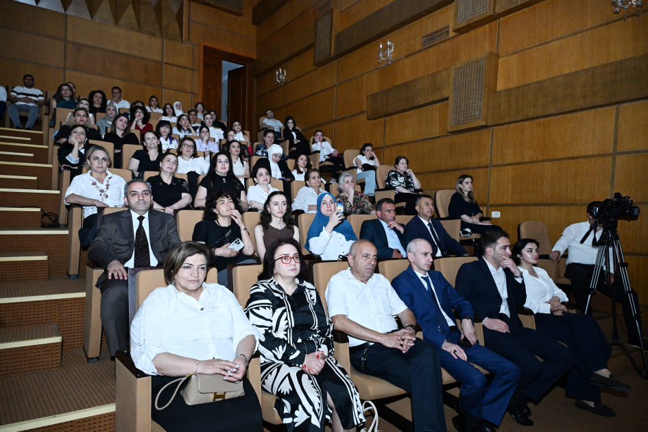 Heydər Əliyev Fondunun vitse-prezidenti Leyla Əliyeva “Onlardan biri: Emil” adlı anım tədbirində iştirak edib (FOTO)