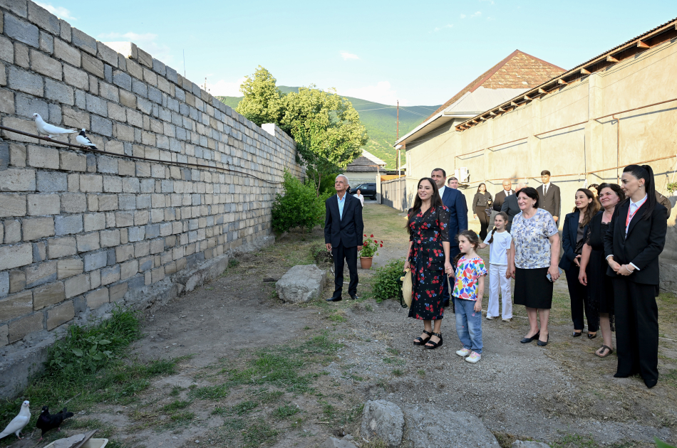 Heydər Əliyev Fondunun vitse-prezidenti Leyla Əliyeva “Onlardan biri: Emil” adlı anım tədbirində iştirak edib (FOTO)
