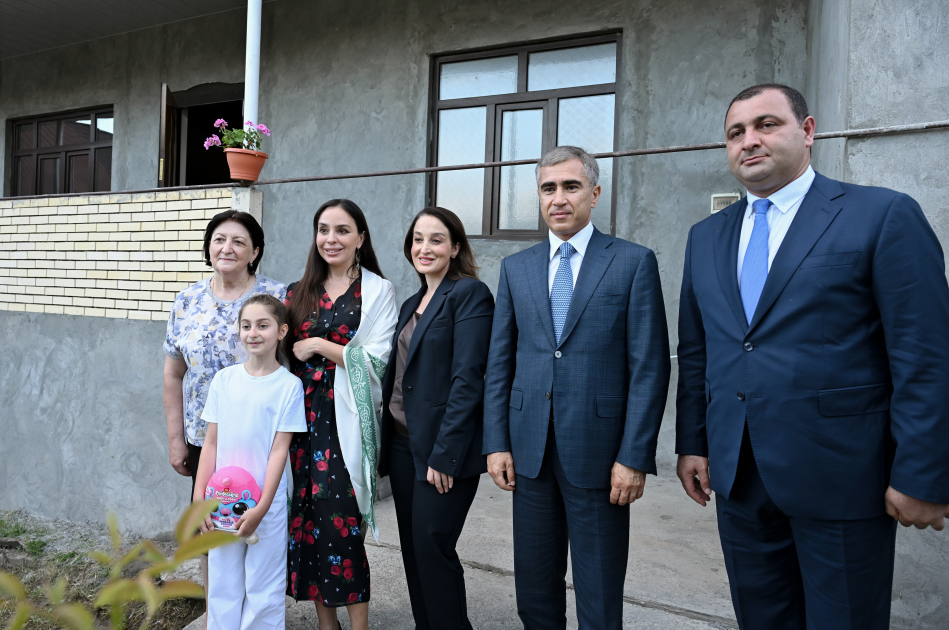 Heydər Əliyev Fondunun vitse-prezidenti Leyla Əliyeva “Onlardan biri: Emil” adlı anım tədbirində iştirak edib (FOTO)