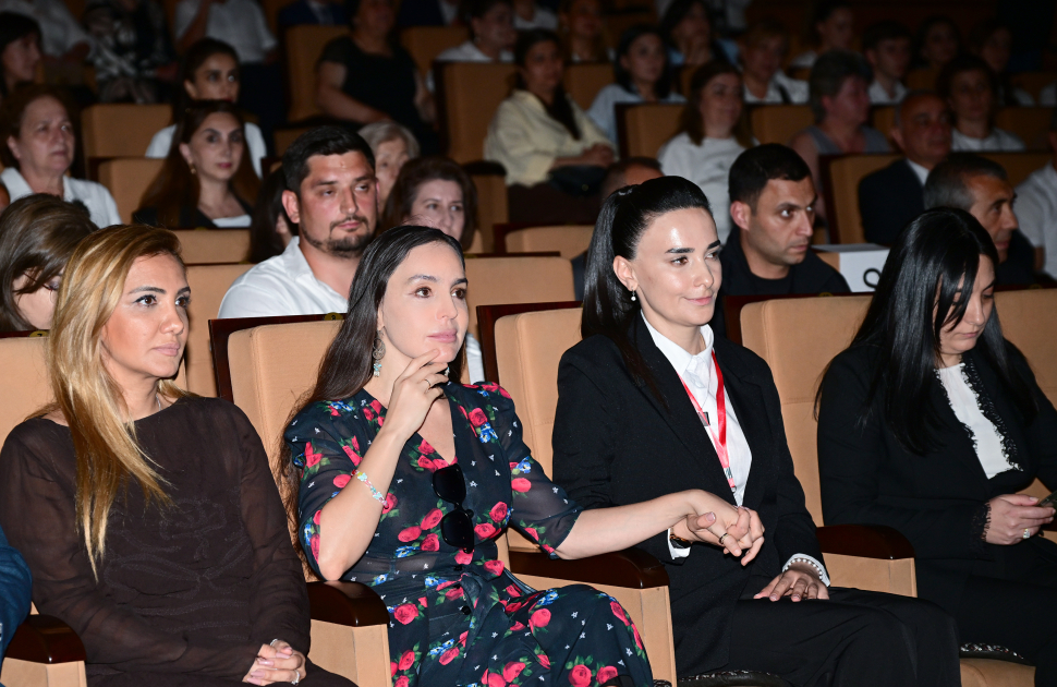 Heydər Əliyev Fondunun vitse-prezidenti Leyla Əliyeva “Onlardan biri: Emil” adlı anım tədbirində iştirak edib (FOTO)