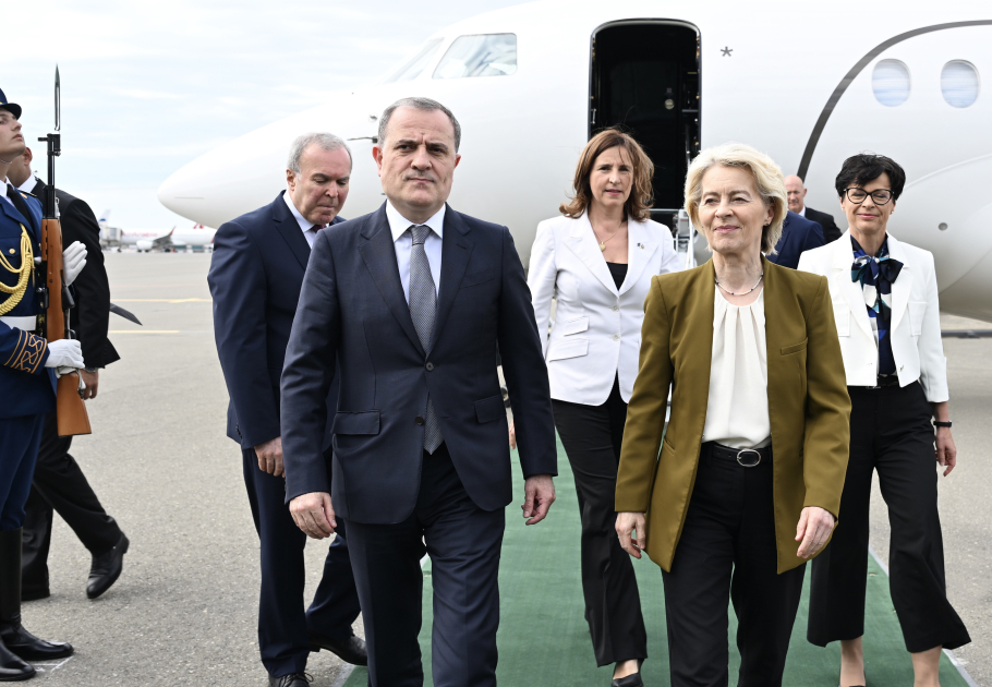 Avropa Komissiyasının Prezidenti Azərbaycana səfərə gəlib (FOTO)