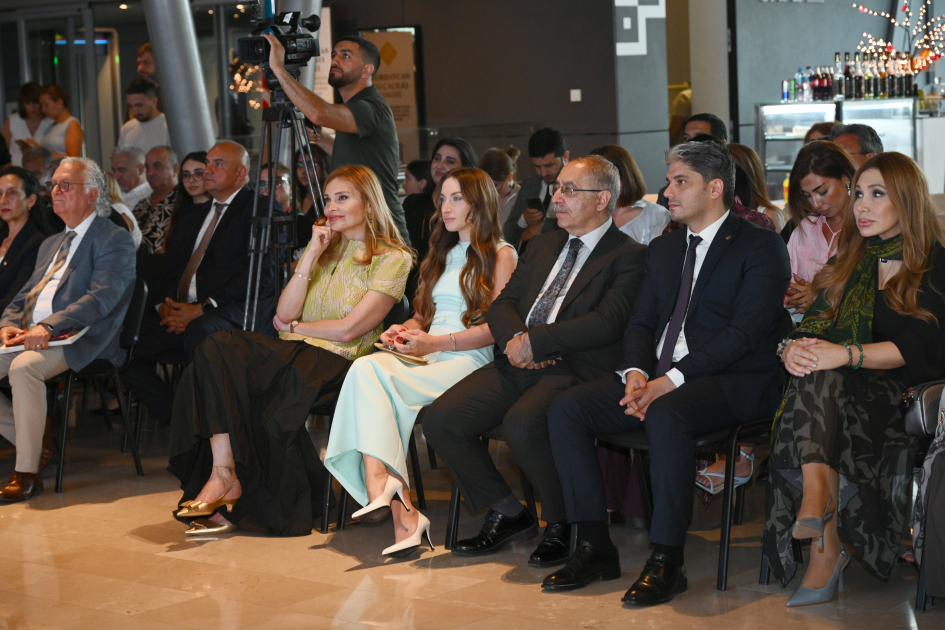 Azərbaycan Milli Xalça Muzeyində “Bir mədəniyyət xəzinəsi: Divanü lüğat-it-türk” sərgisi açılıb (FOTO)