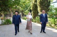 Leyla Əliyeva Yevlaxda Cümə məscidini ziyarət edib (FOTO)