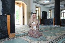 Leyla Əliyeva Yevlaxda Cümə məscidini ziyarət edib (FOTO)
