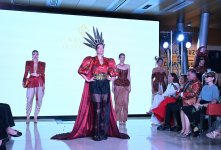 Alyona Əliyeva Azərbaycan Milli Xalça Muzeyində “Zamanın naxışları” moda nümayişində iştirak edib (FOTO)