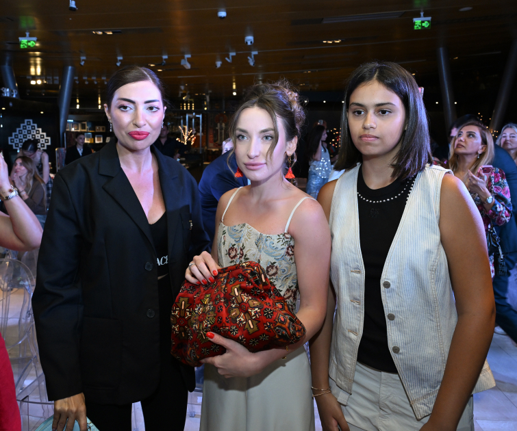 Alyona Əliyeva Azərbaycan Milli Xalça Muzeyində “Zamanın naxışları” moda nümayişində iştirak edib (FOTO)