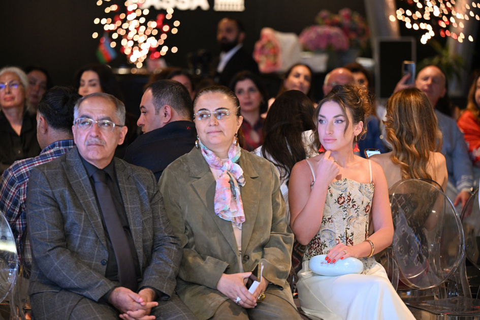 Alyona Əliyeva Azərbaycan Milli Xalça Muzeyində “Zamanın naxışları” moda nümayişində iştirak edib (FOTO)