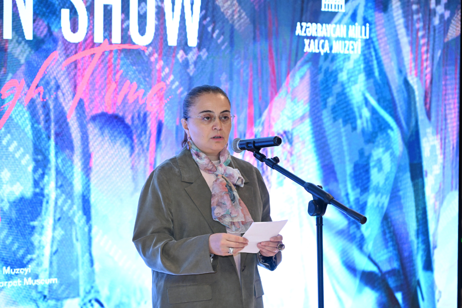 Alyona Əliyeva Azərbaycan Milli Xalça Muzeyində “Zamanın naxışları” moda nümayişində iştirak edib (FOTO)