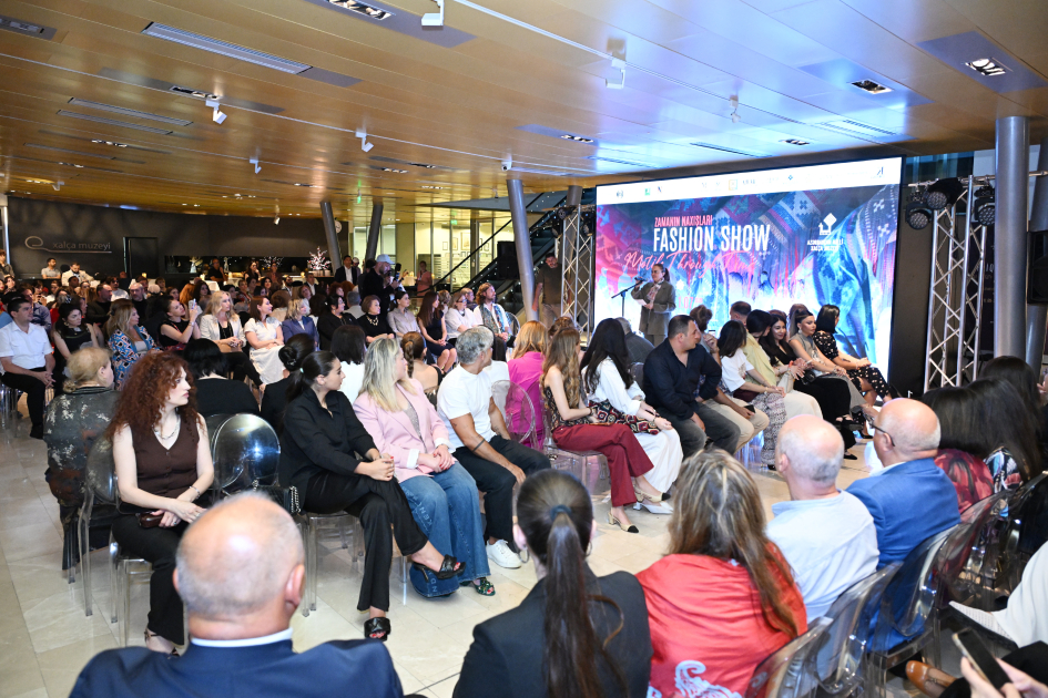 Alyona Əliyeva Azərbaycan Milli Xalça Muzeyində “Zamanın naxışları” moda nümayişində iştirak edib (FOTO)