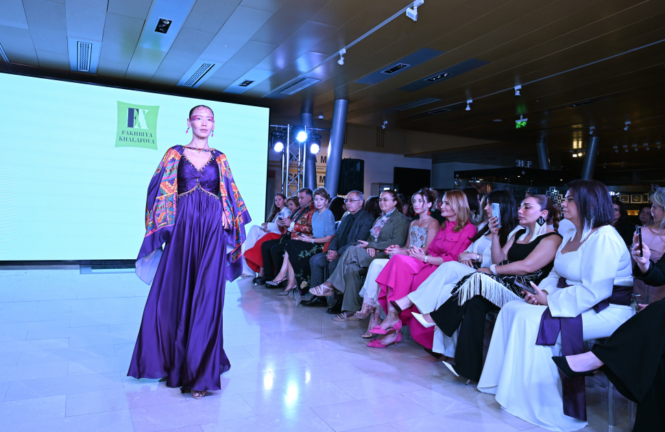 Alyona Əliyeva Azərbaycan Milli Xalça Muzeyində “Zamanın naxışları” moda nümayişində iştirak edib (FOTO)