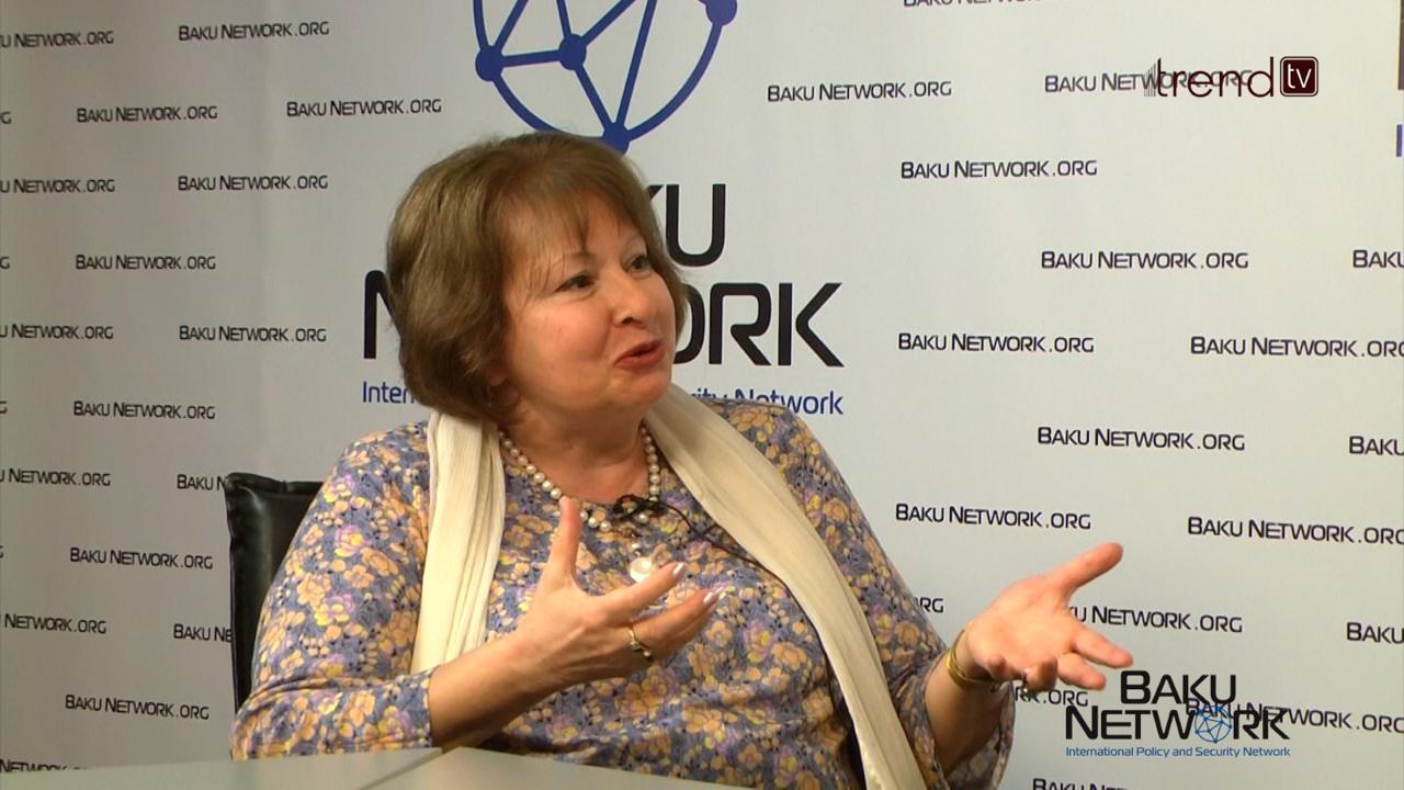 Düşmənçilik səhifəsini çevirərək xatirələri quruculuq məcrasına yönəltmək lazımdır – Zümrüd Dadaşzadə "Tofiq Abbasovla dialoq" verilişində (FOTO/VİDEO)