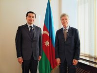 Hikmət Hacıyev iqtisadiyyat professoru Ceffri Saksla görüşüb (FOTO)