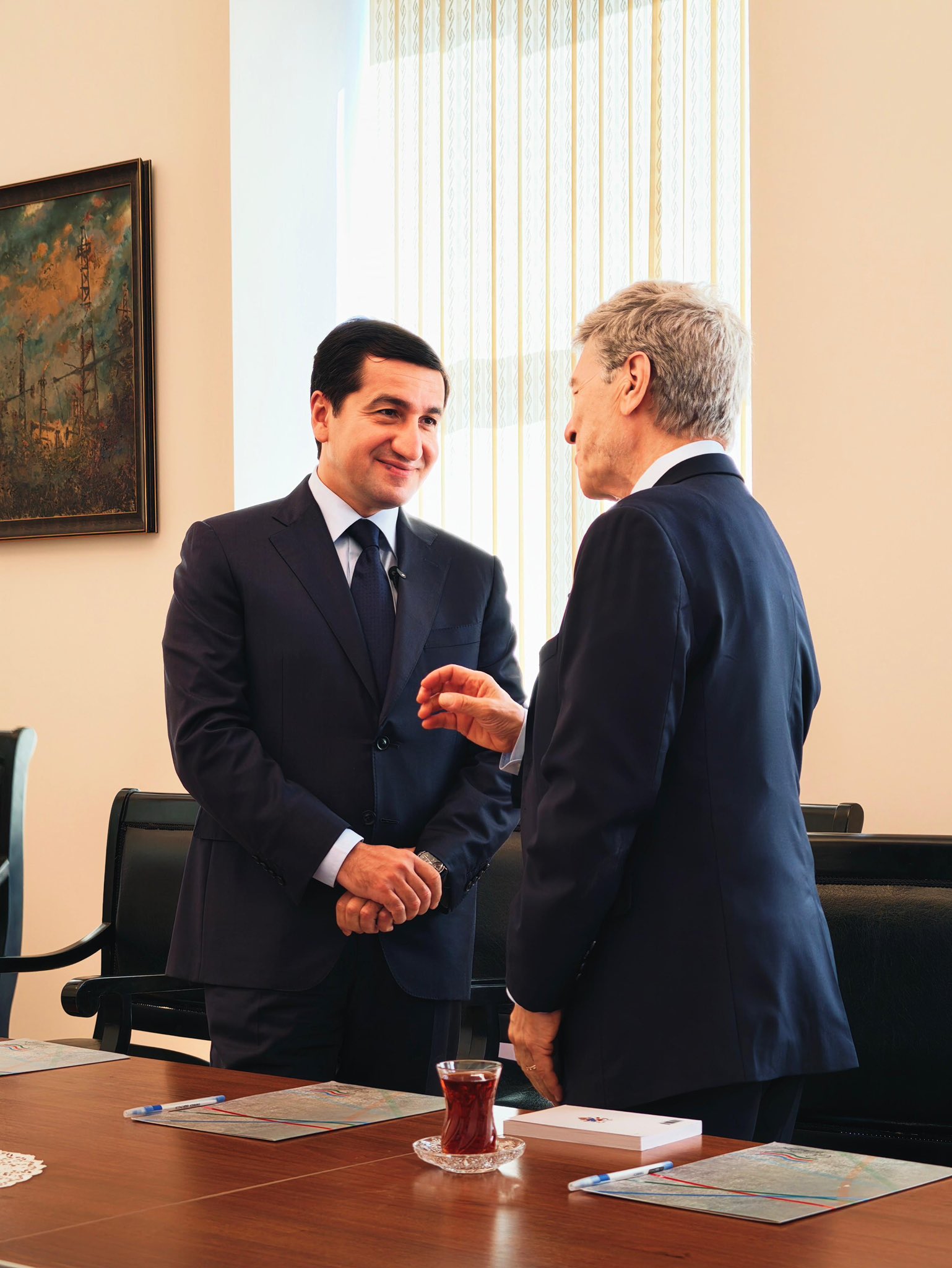 Hikmət Hacıyev iqtisadiyyat professoru Ceffri Saksla görüşüb (FOTO)