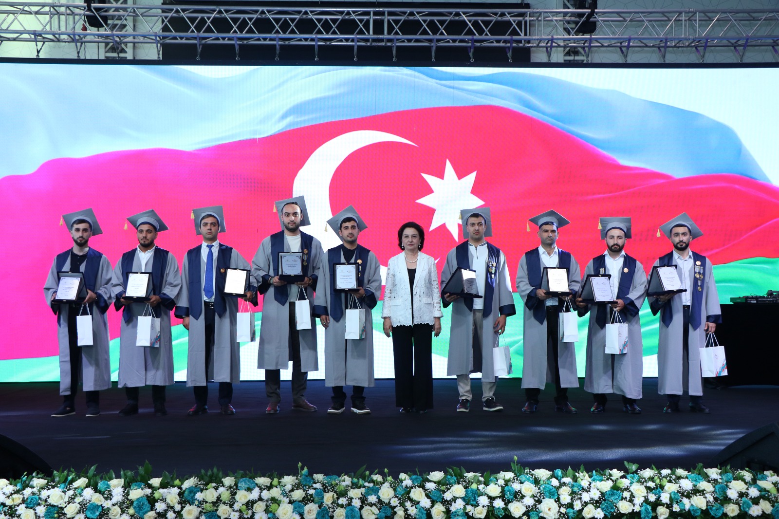 AzMİU-da “Məzun Günü” təntənəsi: gələcəyin memar və mühəndisləri yeni həyata addım atdılar (FOTO)