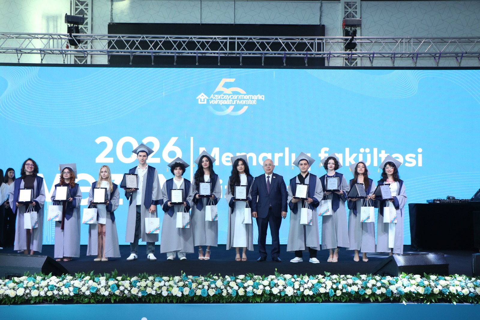 AzMİU-da “Məzun Günü” təntənəsi: gələcəyin memar və mühəndisləri yeni həyata addım atdılar (FOTO)