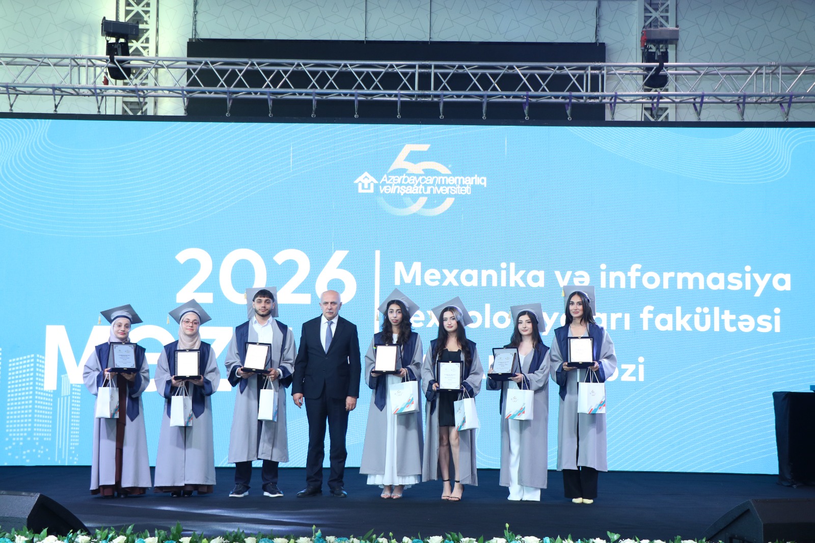 AzMİU-da “Məzun Günü” təntənəsi: gələcəyin memar və mühəndisləri yeni həyata addım atdılar (FOTO)