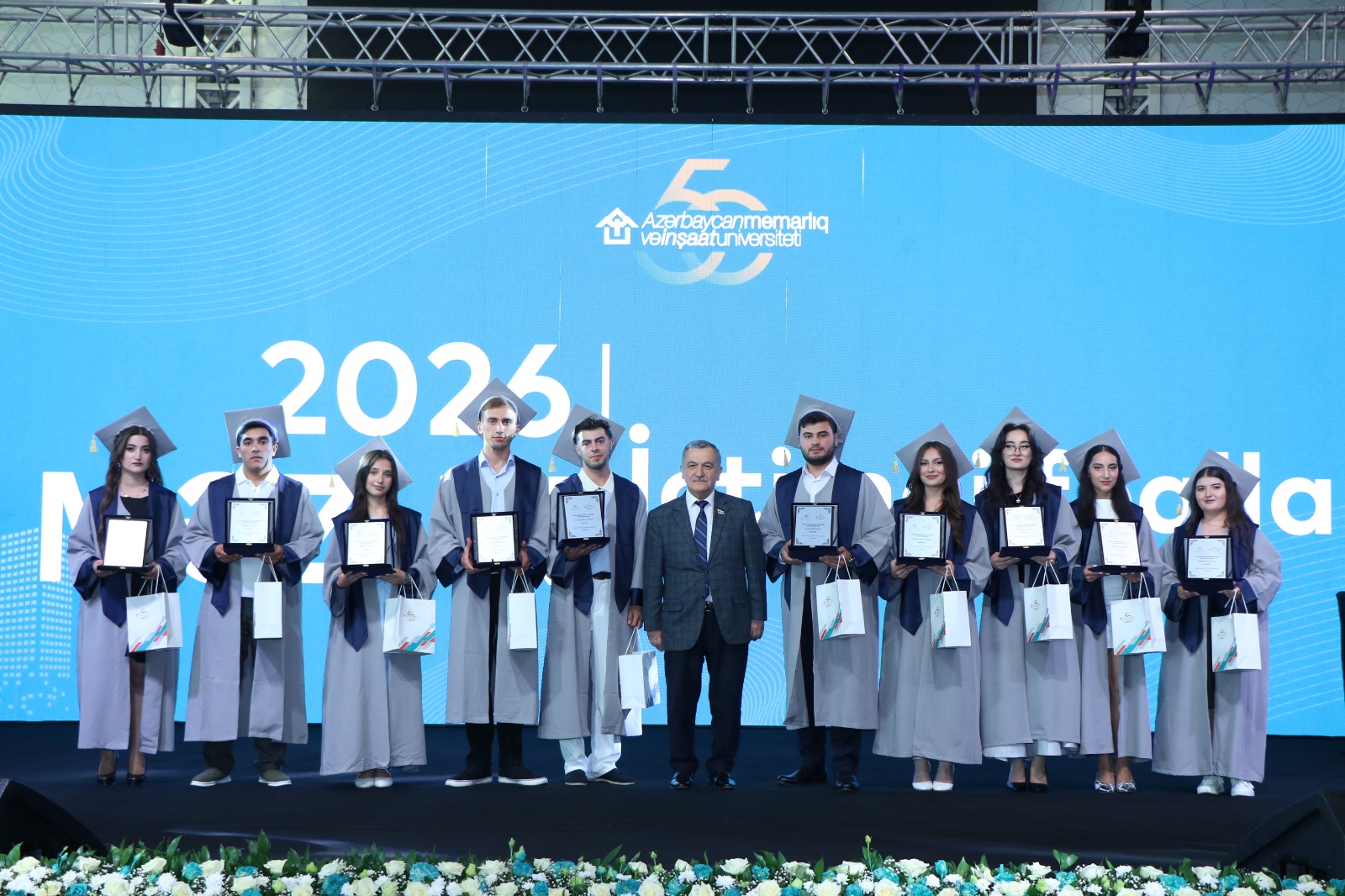 AzMİU-da “Məzun Günü” təntənəsi: gələcəyin memar və mühəndisləri yeni həyata addım atdılar (FOTO)