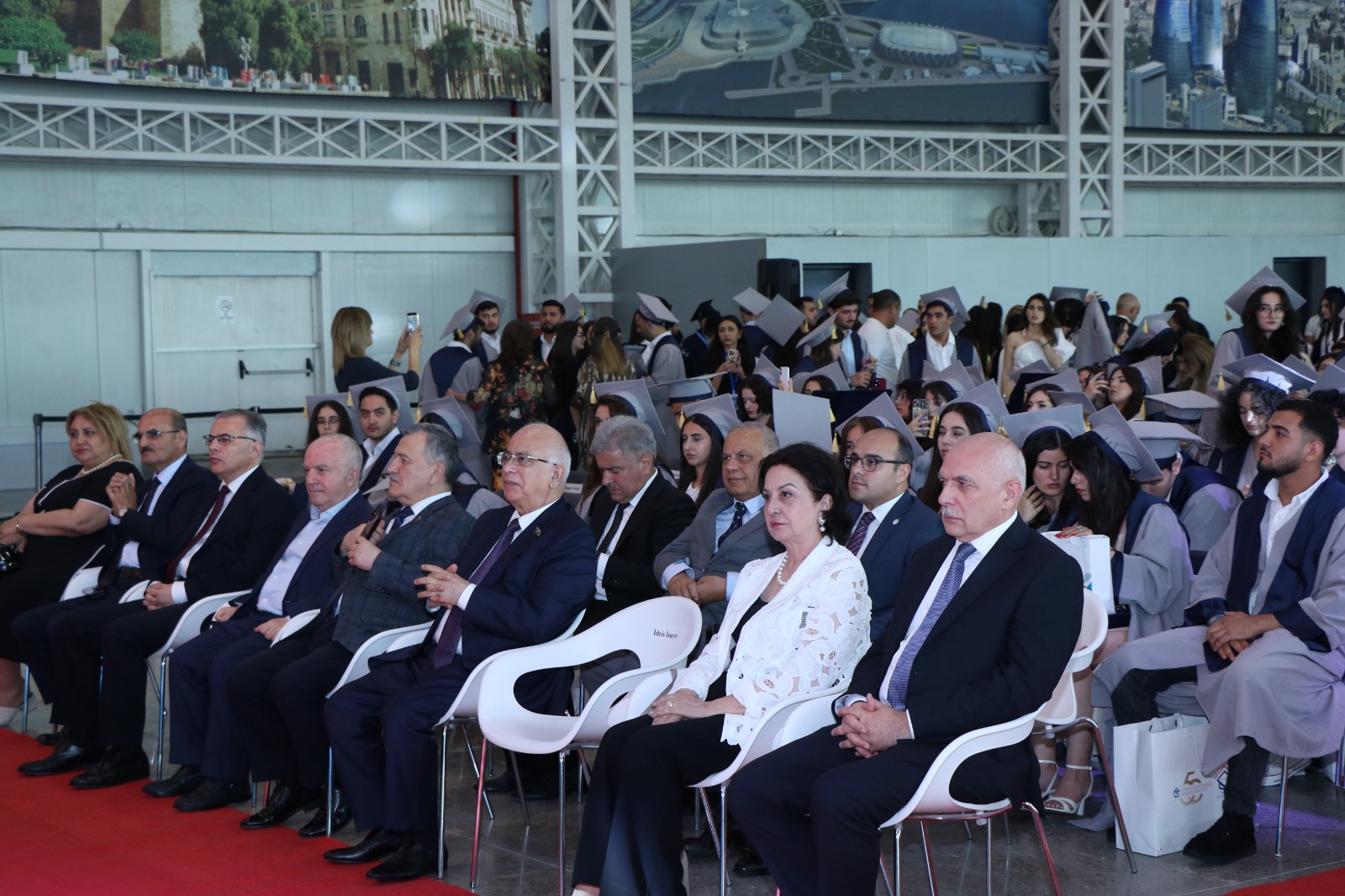 AzMİU-da “Məzun Günü” təntənəsi: gələcəyin memar və mühəndisləri yeni həyata addım atdılar (FOTO)