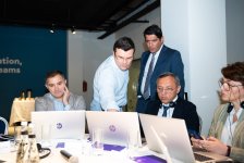 Yeni nəsil dövlət idarəçiləri qabaqcıl süni intellekt həllərini öyrənirlər (FOTO)