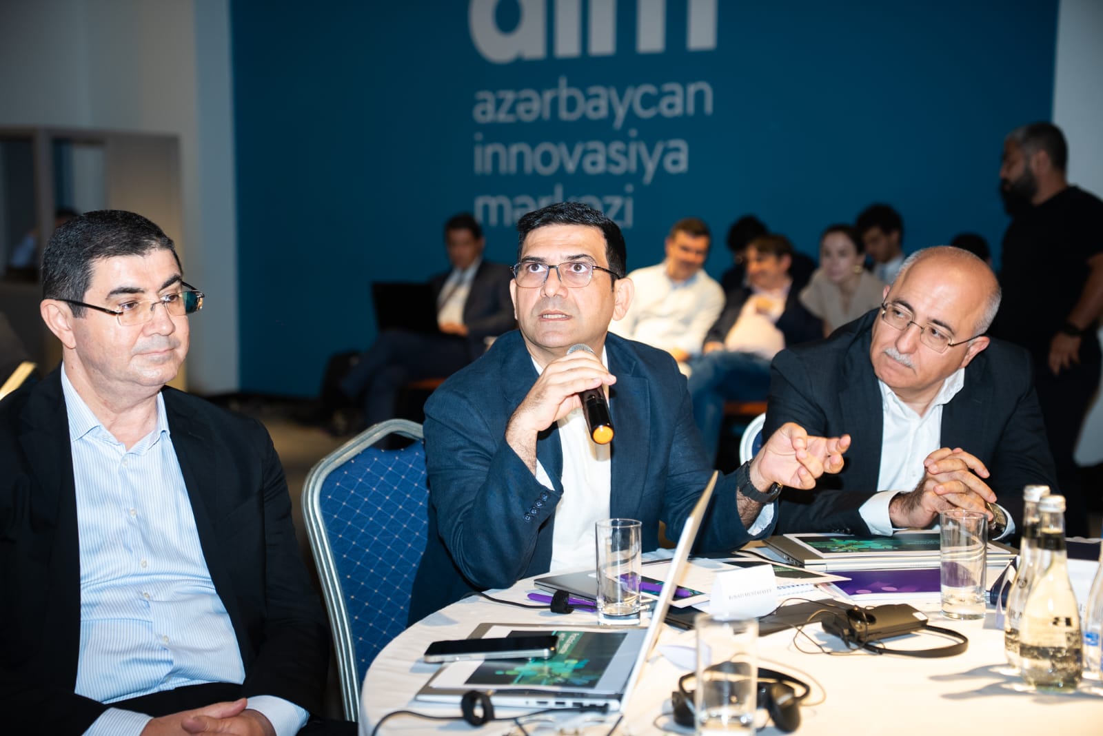 Yeni nəsil dövlət idarəçiləri qabaqcıl süni intellekt həllərini öyrənirlər (FOTO)