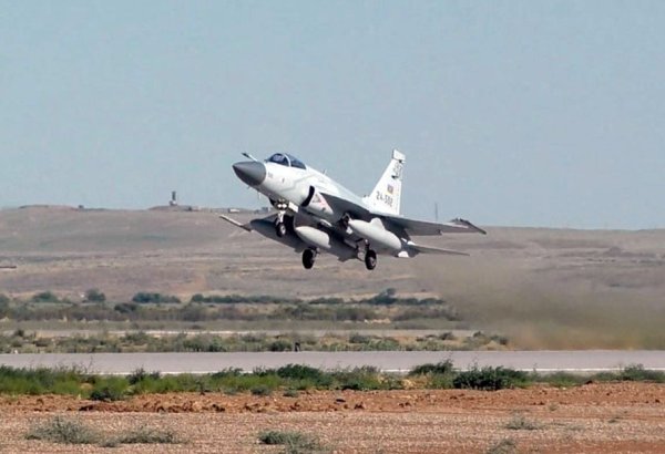 Azərbaycanın JF-17C təyyarələri havaya qaldırıldı (VİDEO)