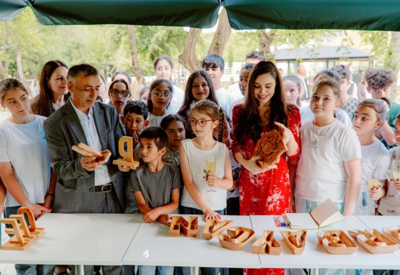 Leyla Əliyeva Qəbələdə fərdi sərginin açılışında və ağacəkmə aksiyasında iştirak edib (FOTO)