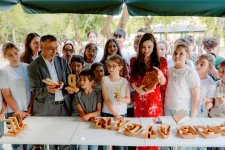Leyla Əliyeva Qəbələdə fərdi sərginin açılışında və ağacəkmə aksiyasında iştirak edib (FOTO)