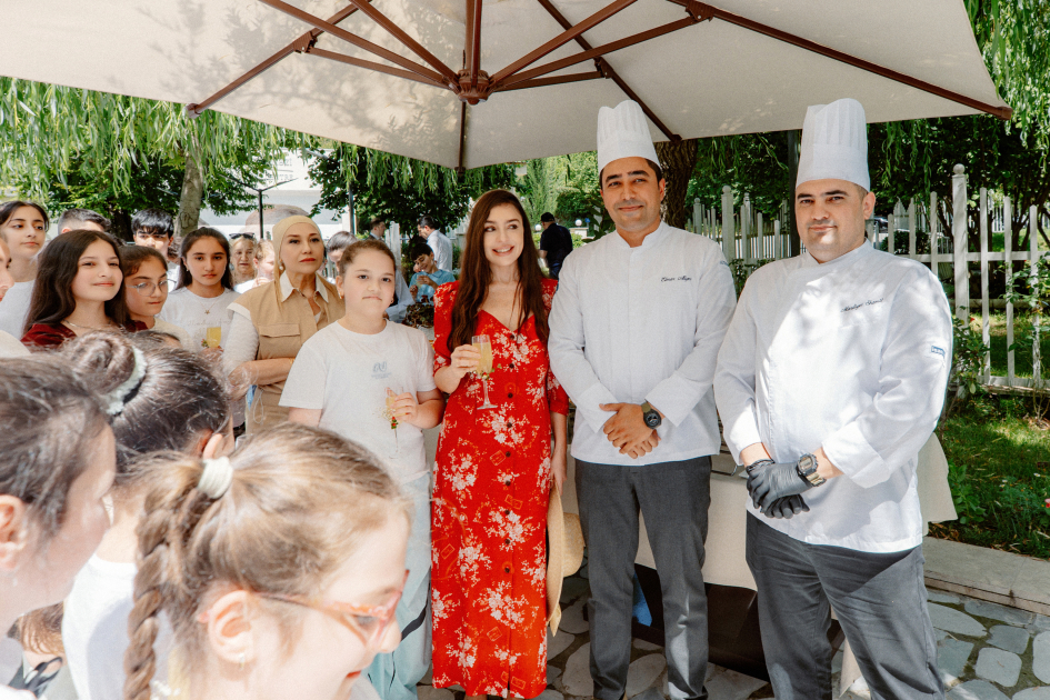 Leyla Əliyeva Qəbələdə fərdi sərginin açılışında və ağacəkmə aksiyasında iştirak edib (FOTO)