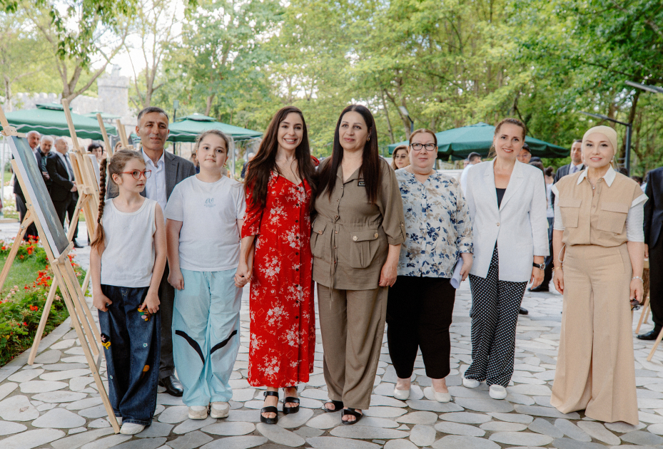 Leyla Əliyeva Qəbələdə fərdi sərginin açılışında və ağacəkmə aksiyasında iştirak edib (FOTO)