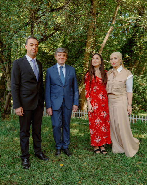 Leyla Əliyeva Qəbələdə fərdi sərginin açılışında və ağacəkmə aksiyasında iştirak edib (FOTO)