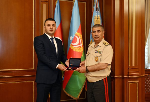 Zakir Həsənov Baş direktoru və yüksək rütbəli hərbçiləri mükafatlandırıb (FOTO)