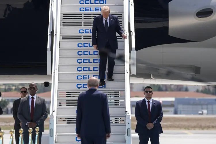 Tramp Ankaradan başqa təyyarədə geri qayıtdığını təsdiqləyib