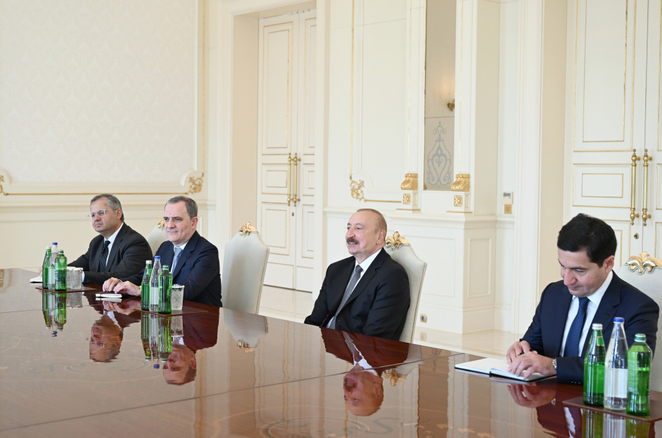 Prezident İlham Əliyev ABŞ Senatının Xarici Əlaqələr Komitəsinin üzvünü qəbul edib (FOTO/VİDEO)