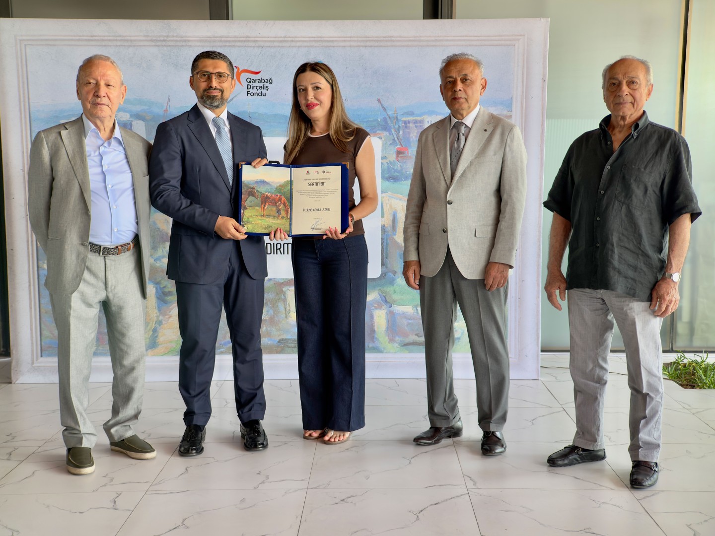 QDF “Qarabağın Rəngləri” (2026) layihəsində iştirak edən gənc rəssamları mükafatlandırdı