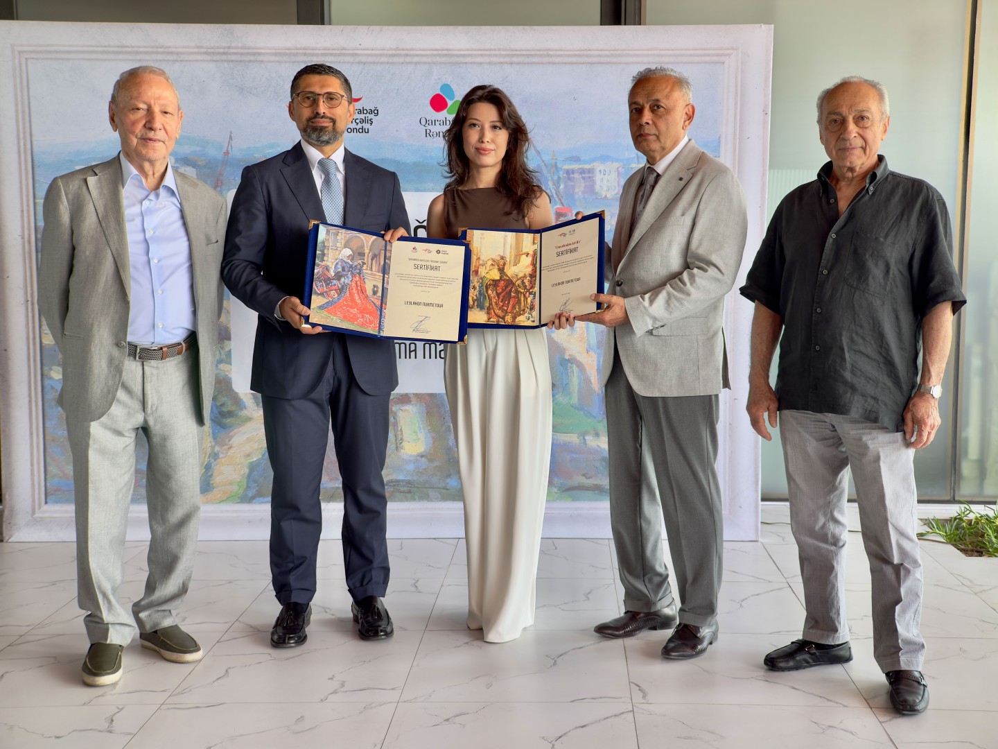 QDF “Qarabağın Rəngləri” (2026) layihəsində iştirak edən gənc rəssamları mükafatlandırdı