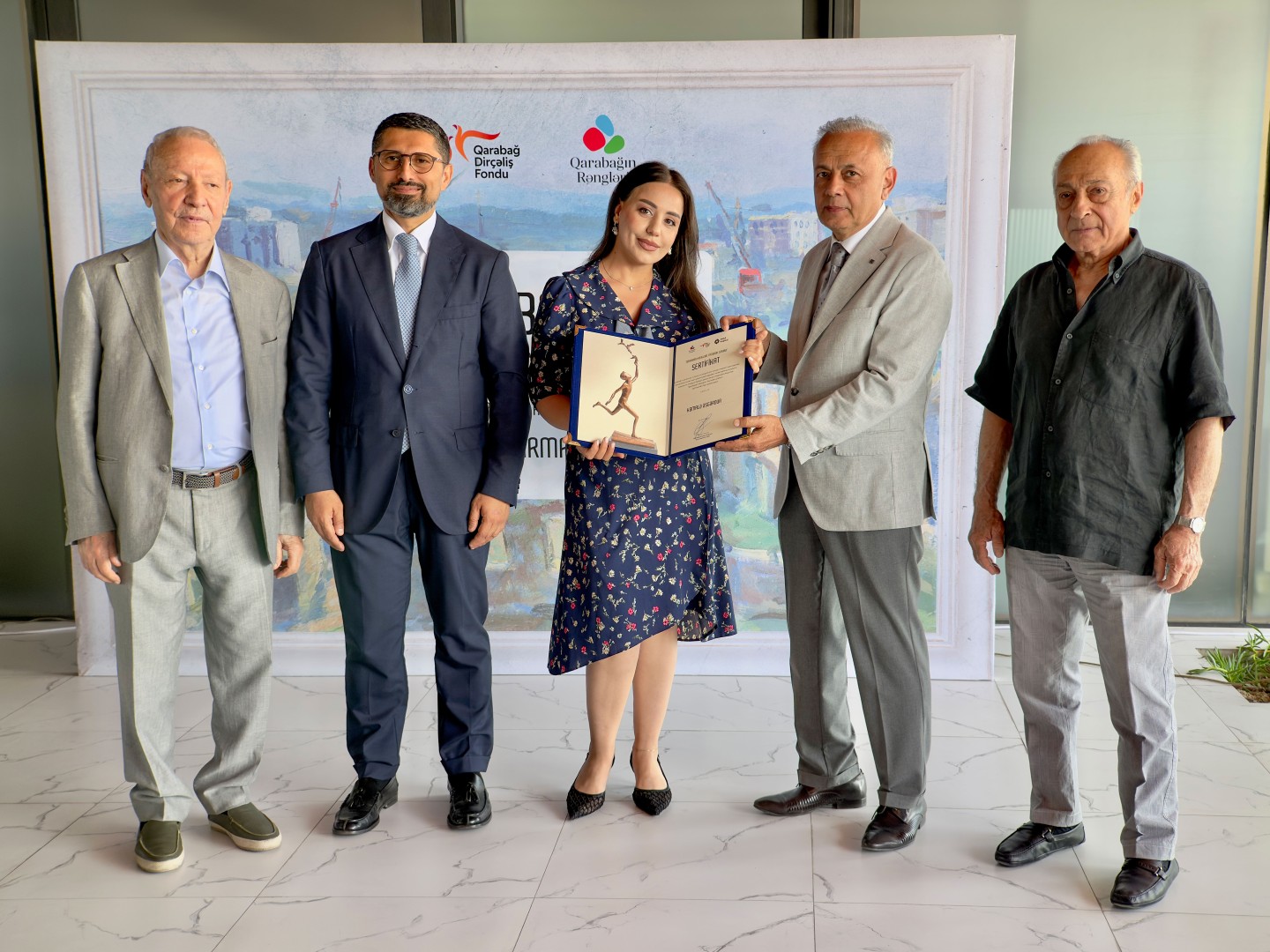 QDF “Qarabağın Rəngləri” (2026) layihəsində iştirak edən gənc rəssamları mükafatlandırdı
