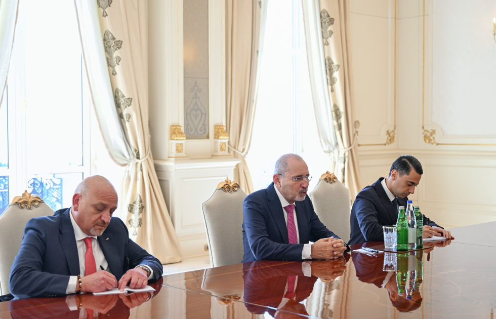 Prezident İlham Əliyev İordaniya Baş nazirinin müavini, xarici işlər və mühacir məsələləri nazirini qəbul edib (FOTO)