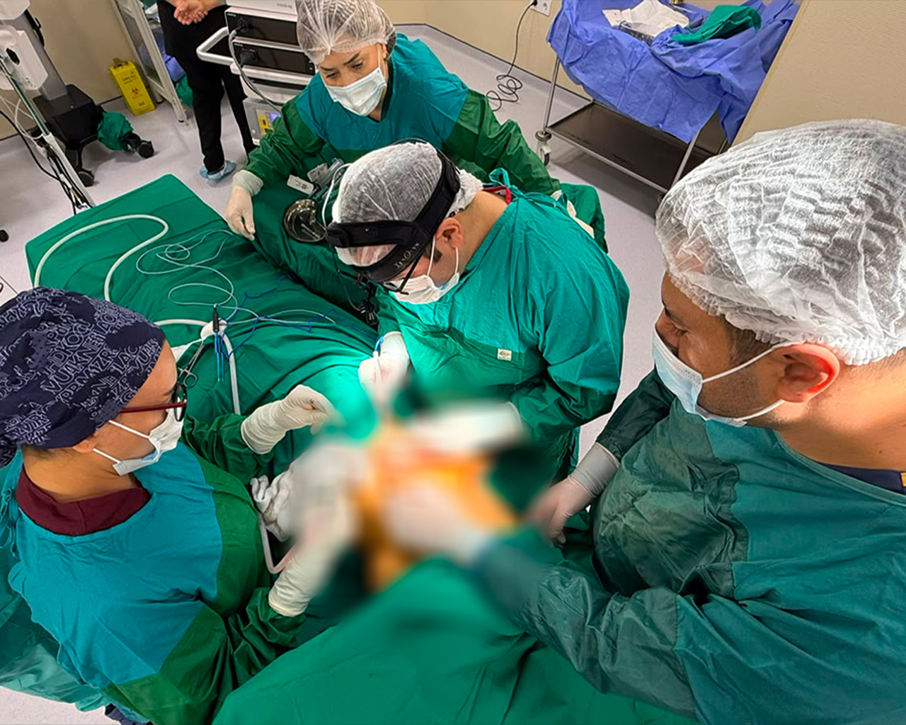 Azərbaycanda limfedemaya qarşı ilk nadir mikrocərrahi əməliyyat aparılıb (FOTO)
