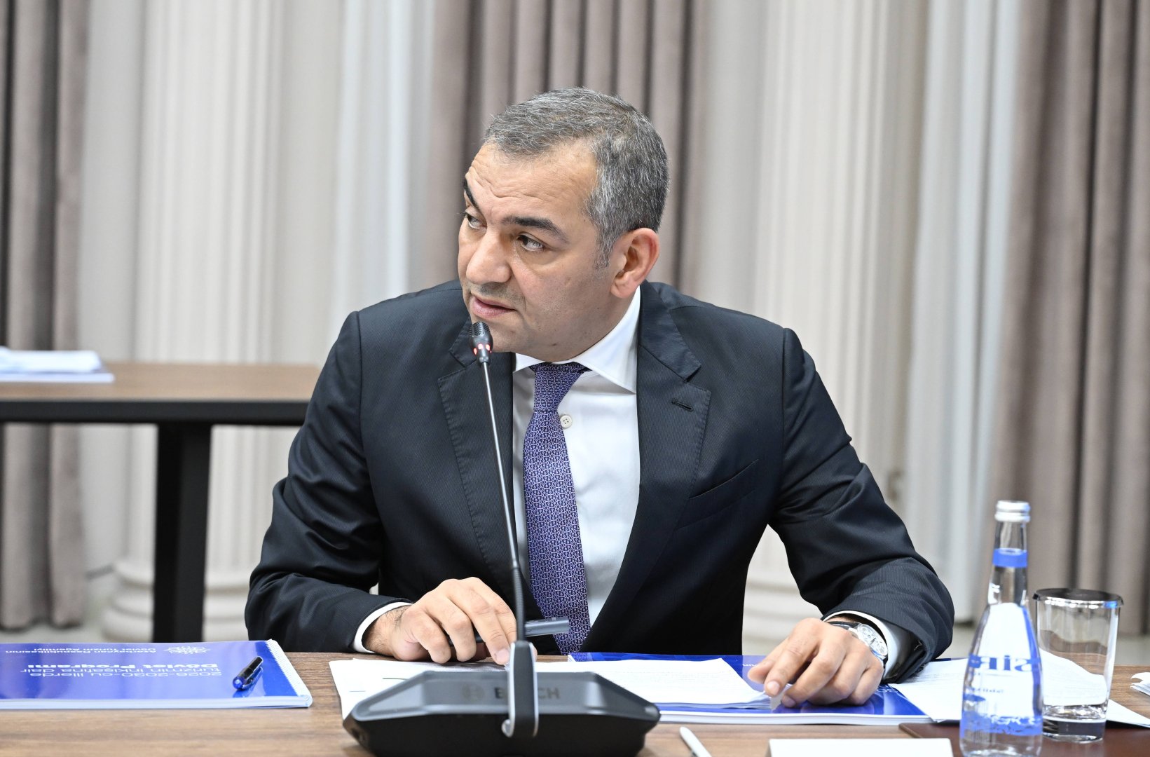 Əli Əsədovun rəhbərliyi ilə İqtisadi Şuranın iclası keçirilib (FOTO)