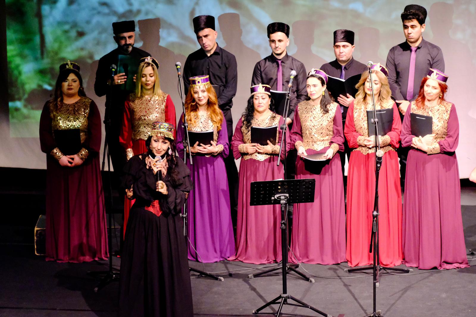 Bursa Azərbaycan musiqisinin sehrinə bürünüb (FOTO)