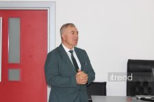 “Zərərli xarici təsirlərə və saxta xəbərlərə qarşı sayıqlığın artırılmasına dəstək” layihəsi çərçivəsində növbəti tədbir keçirib (FOTO/VİDEO)