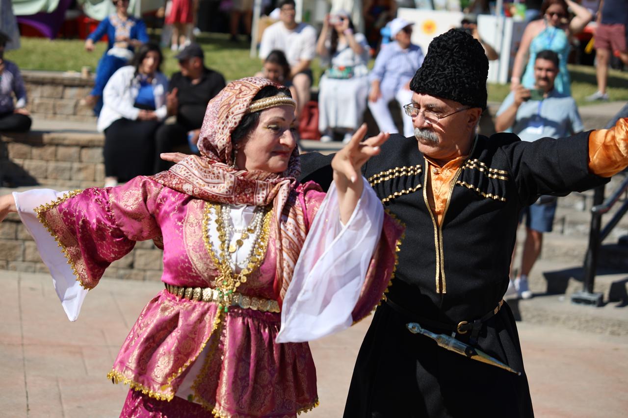Azərbaycan mədəniyyətinin rəngarəngliyi Kanadada (FOTO)