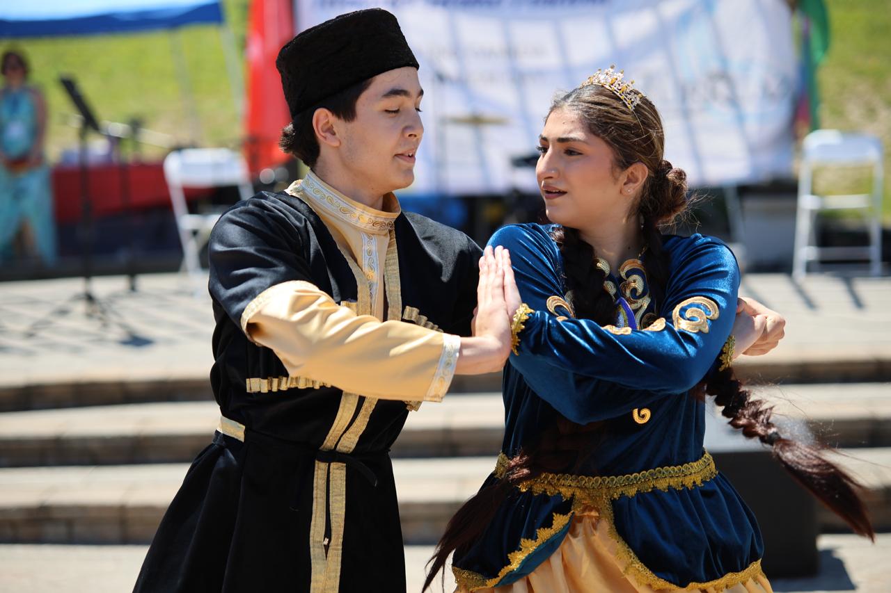 Azərbaycan mədəniyyətinin rəngarəngliyi Kanadada (FOTO)