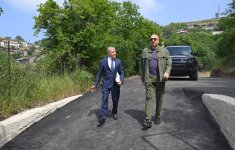 Prezident İlham Əliyev Şuşanın Kiçik Qaladərəsi kəndində görülən işlərlə tanış olub və kəndə qayıdan sakinlərlə görüşüb (FOTO)