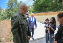 Prezident İlham Əliyev Şuşanın Kiçik Qaladərəsi kəndində görülən işlərlə tanış olub və kəndə qayıdan sakinlərlə görüşüb (FOTO)
