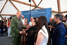 Prezident İlham Əliyev Şuşanın Kiçik Qaladərəsi kəndində görülən işlərlə tanış olub və kəndə qayıdan sakinlərlə görüşüb (FOTO)