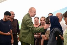Prezident İlham Əliyev Şuşanın Kiçik Qaladərəsi kəndində görülən işlərlə tanış olub və kəndə qayıdan sakinlərlə görüşüb (FOTO)