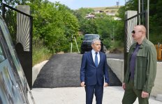 Prezident İlham Əliyev Şuşanın Kiçik Qaladərəsi kəndində görülən işlərlə tanış olub və kəndə qayıdan sakinlərlə görüşüb (FOTO)