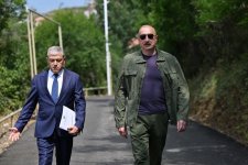 Prezident İlham Əliyev Şuşanın Kiçik Qaladərəsi kəndində görülən işlərlə tanış olub və kəndə qayıdan sakinlərlə görüşüb (FOTO)